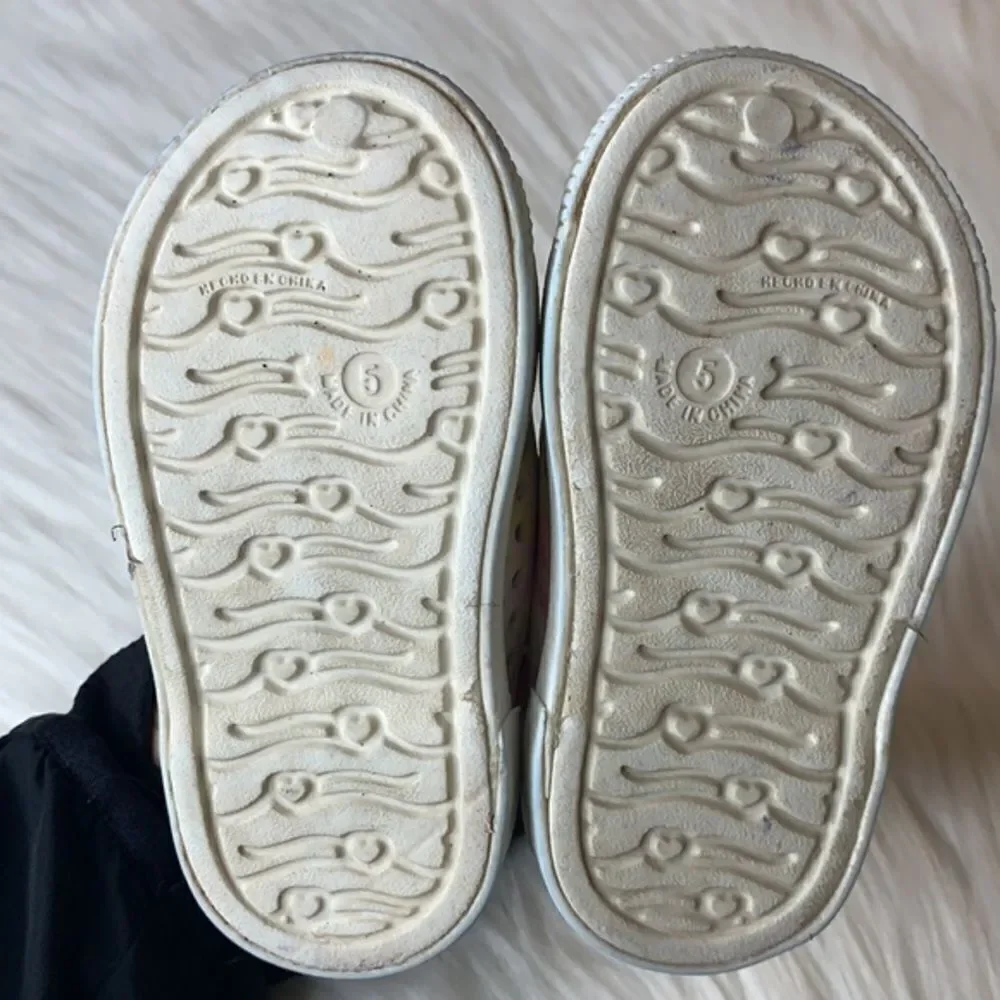 Old Navy Girls Mary Jane Style Slip On Shoes Size 5